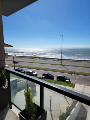 Depto premium frente al mar, cochera y piscina!!